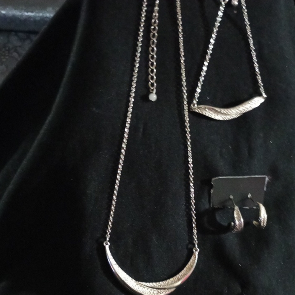 Elegant Silver Jewelry Set